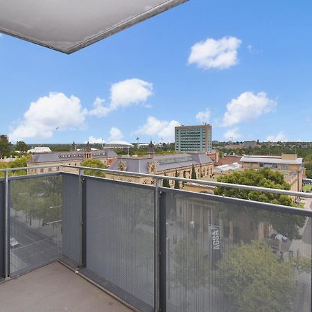 Light & Airy 3 Bd Cbd Apt: Balconytramwifi/Parking Apartment Adelaide Bagian luar foto