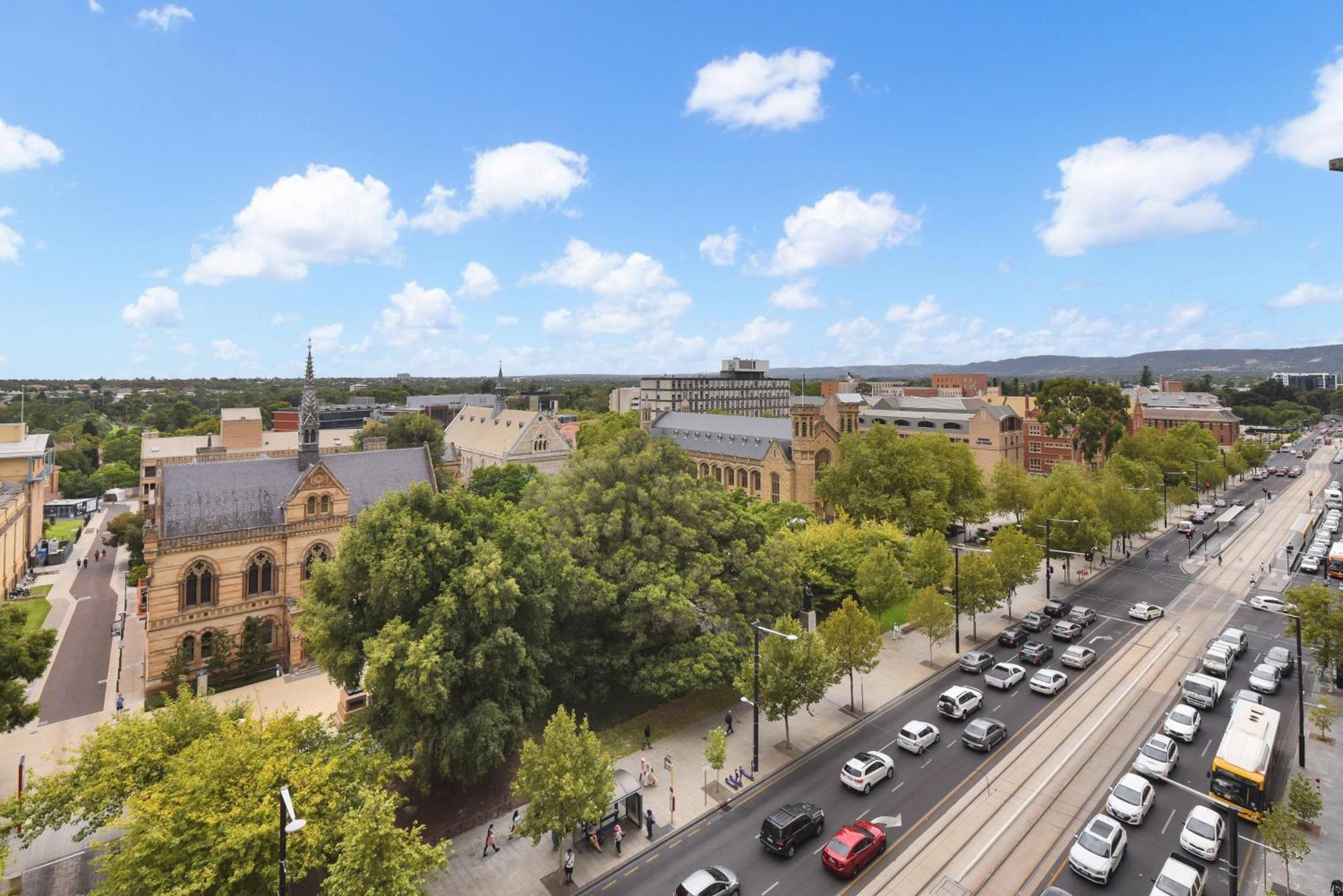Light & Airy 3 Bd Cbd Apt: Balconytramwifi/Parking Apartment Adelaide Bagian luar foto