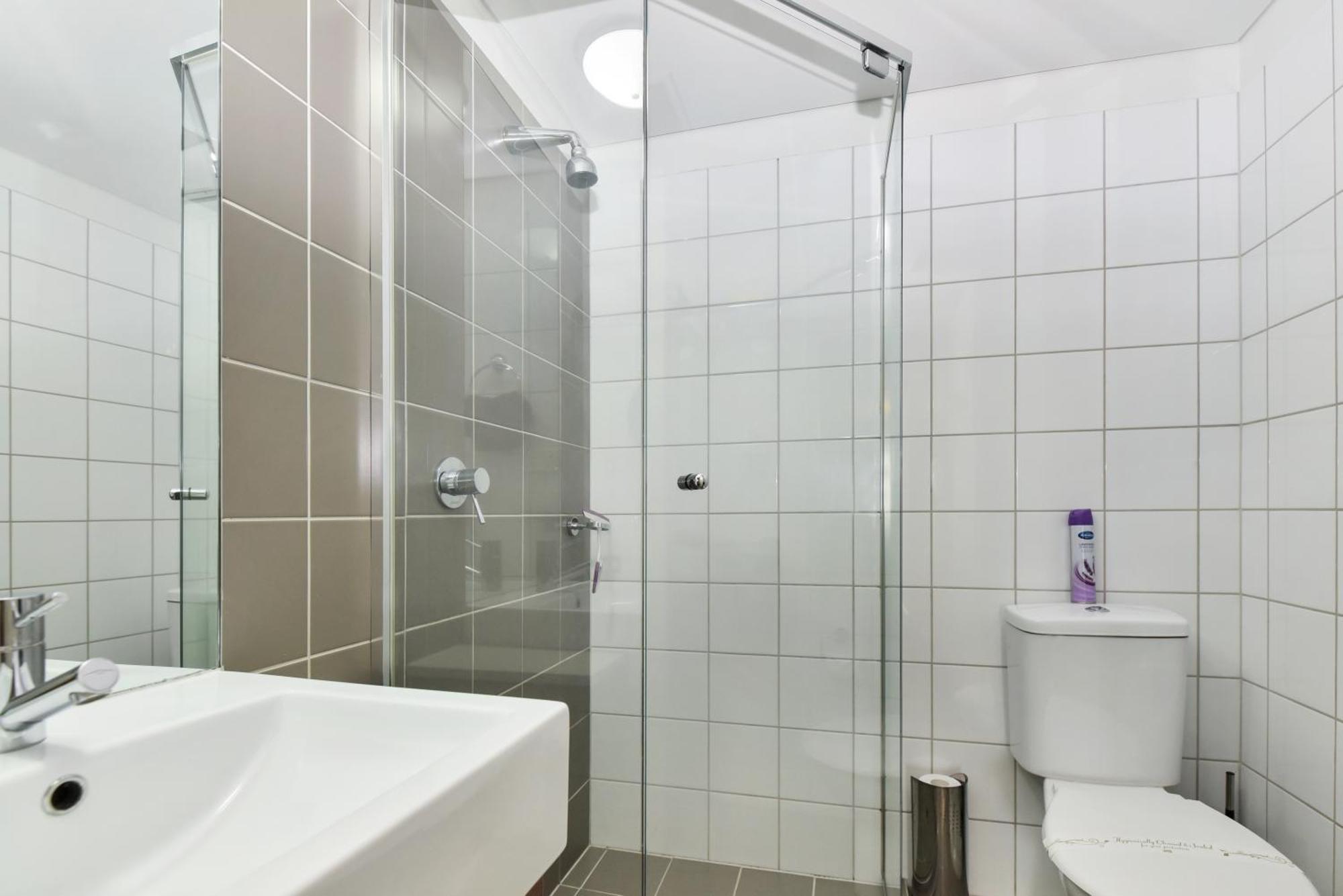 Light & Airy 3 Bd Cbd Apt: Balconytramwifi/Parking Apartment Adelaide Bagian luar foto