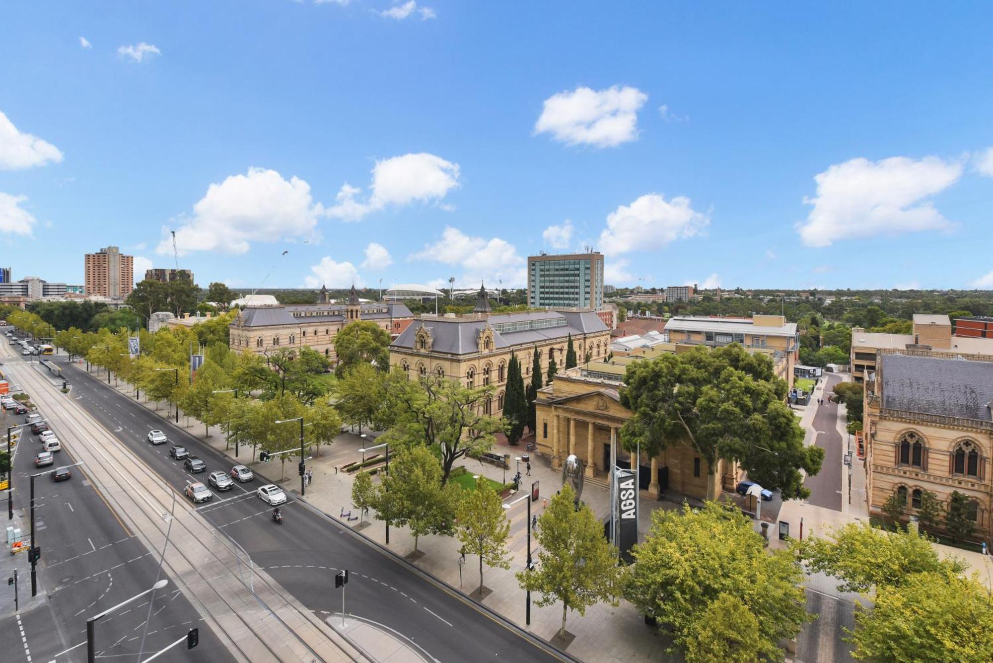 Light & Airy 3 Bd Cbd Apt: Balconytramwifi/Parking Apartment Adelaide Bagian luar foto