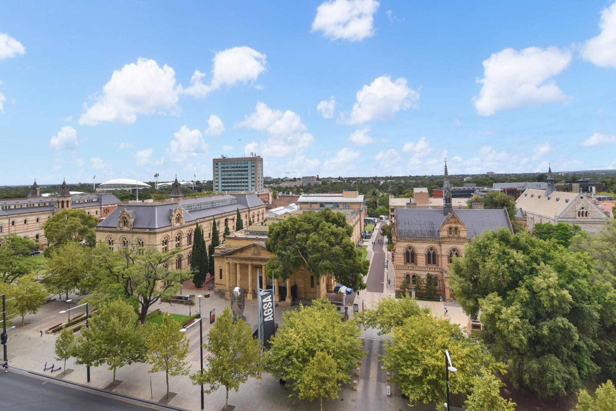 Light & Airy 3 Bd Cbd Apt: Balconytramwifi/Parking Apartment Adelaide Bagian luar foto